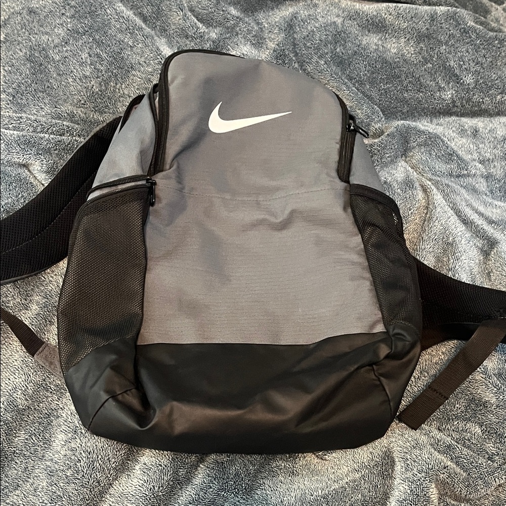 Nike Men's Black and Gray Backpack
